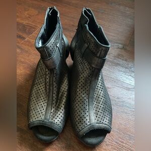 Earth Intrepid Bootie Sandal